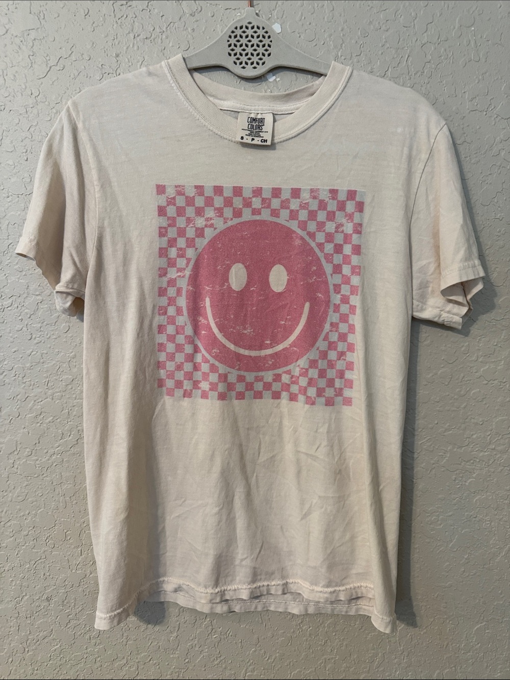 Comfort Colors Cream Short-Sleeve Tee with Pink Smiley Graphic 4